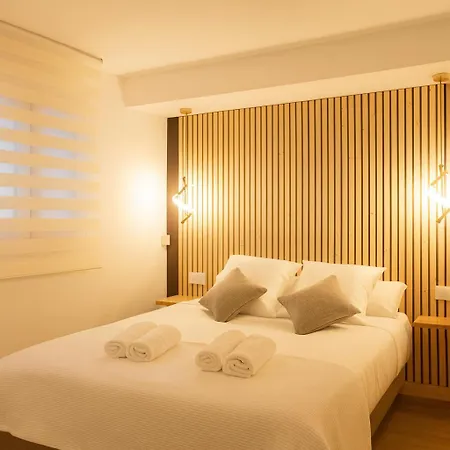 Beachfront 4 People 2 Swimming Pool Apartman *