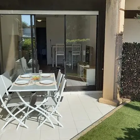 شقة Beachfront 4 People 2 Swimming Pool كان