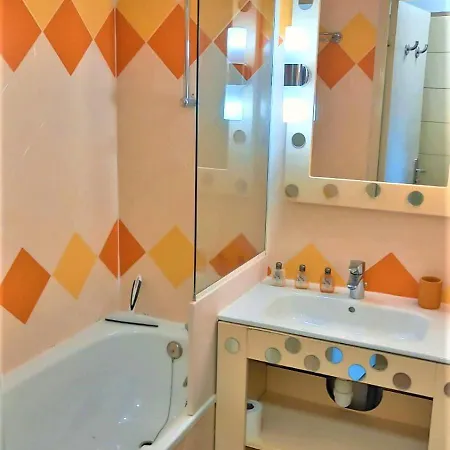 Апартаменты Beachfront 4 People 2 Swimming Pool