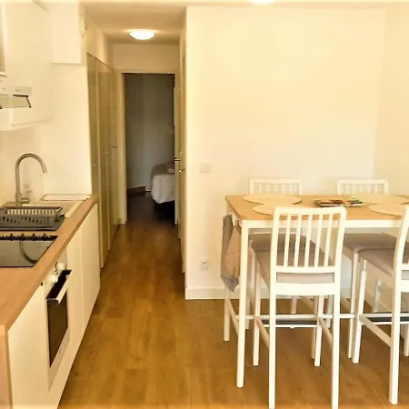 Beachfront 4 People 2 Swimming Pool Apartment *