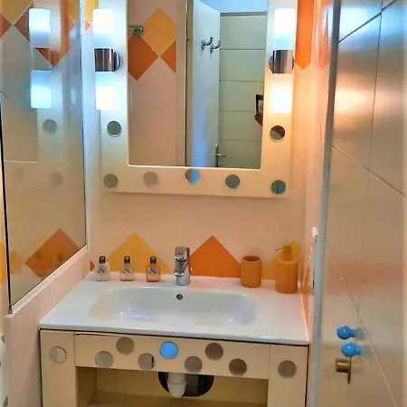 Beachfront 4 People 2 Swimming Pool Апартаменты *