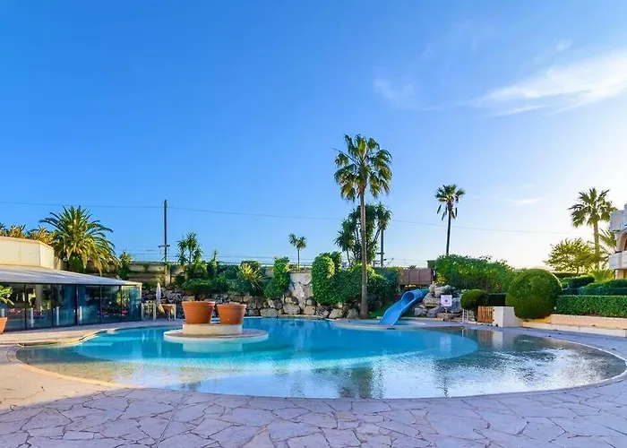 Beachfront 4 People 2 Swimming Pool Апартаменты *