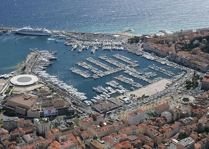 Beachfront 4 People 2 Swimming Pool