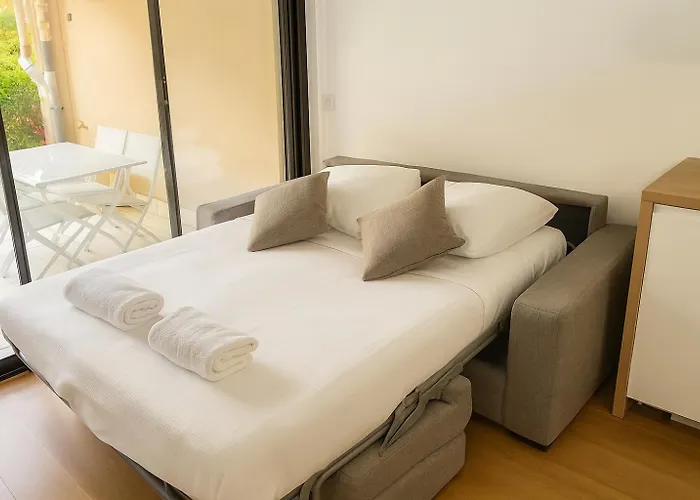 Beachfront 4 People 2 Swimming Pool Apartmán