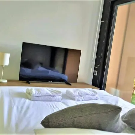 Beachfront 4 People 2 Swimming Pool Daire Cannes